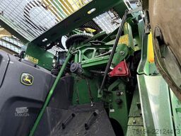 John Deere 8300