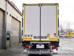 Lamberet refrigerated semi-trailer / Carrier