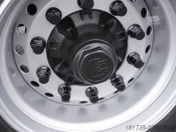 Lamberet refrigerated semi-trailer / Carrier