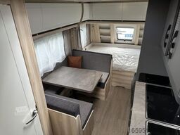 Hobby De Luxe 490 KMF Modell 2026 1800kg Garage