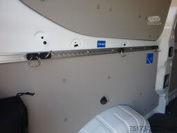 VW Transporter Kasten 110PS Lang Klima Airline