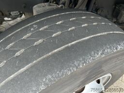 Volvo FM 330 Globetrotter / 742 dkm / VEB+ / Spoilers...