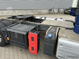 Volvo FM 330 Globetrotter / 742 dkm / VEB+ / Spoilers...