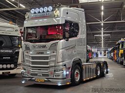 Scania S590 V8 6X4 / 2 TANKS / NL TRUCK! 80T