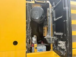 Caterpillar 336FL Tracked material handler