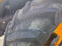 JCB Fastrac 8330