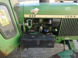 John Deere 820
