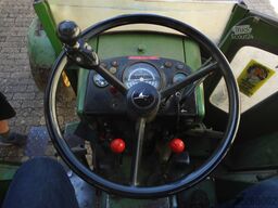 John Deere 820