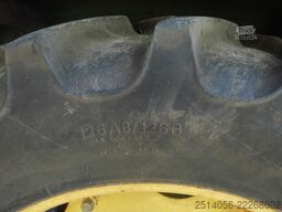 John Deere 820