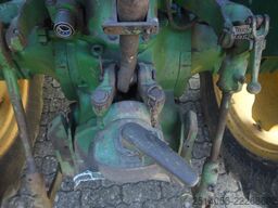 John Deere 820