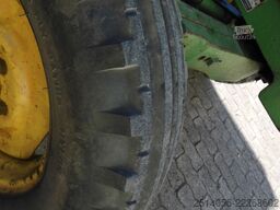 John Deere 820