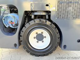 Combilift CB4000 GAS TRIPLEX 5200 POSITIONER