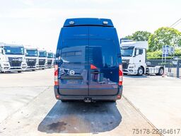 NISSAN NV 400