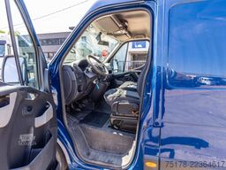 NISSAN NV 400