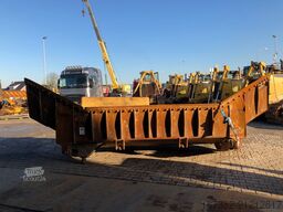 Caterpillar D9U Blade