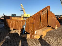 Caterpillar D9U Blade