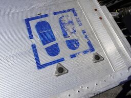 DAF LF 12.210 18-pallet container with tail