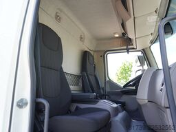 DAF LF 12.210 18-pallet container with tail