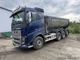 Volvo FH16 8x4 Tipper Truck with Asphalt Body and Stone