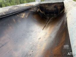 Volvo FH16 8x4 Tipper Truck with Asphalt Body and Stone