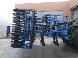 Multi purpose subsoiler U638 4 m 12 dents