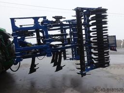 Multi purpose subsoiler U638 4 m 12 dents