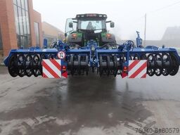 Multi purpose subsoiler U638 4 m 12 dents