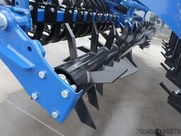 Multi purpose subsoiler U638 4 m 12 dents