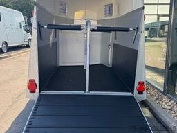 HUMBAUR Xanthos Aero 2 Pferdeanhänger 2,4t. ALU, EZ.25