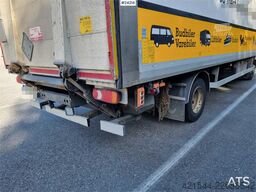 DAF LF 180 FA with side opening and lift