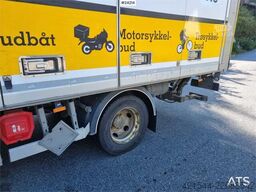 DAF LF 180 FA with side opening and lift