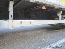 DAF LF 180 FA with side opening and lift