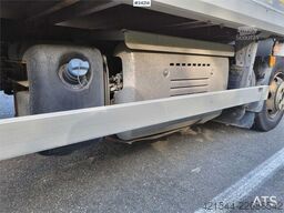 DAF LF 180 FA with side opening and lift