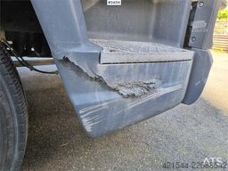 DAF LF 180 FA with side opening and lift