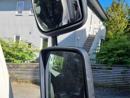 DAF LF 180 FA with side opening and lift