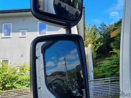 DAF LF 180 FA with side opening and lift