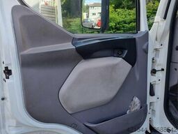 DAF LF 180 FA with side opening and lift