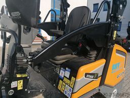 GIANT G2700 X-tra HD with loader bucket and palletfork
