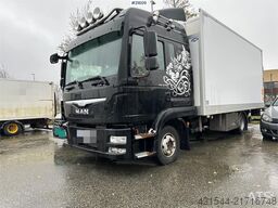 MAN TGL 8.220 4x2 box truck w/ 2 zone generator and li