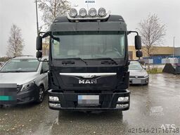 MAN TGL 8.220 4x2 box truck w/ 2 zone generator and li