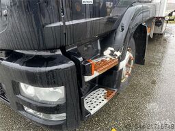 MAN TGL 8.220 4x2 box truck w/ 2 zone generator and li