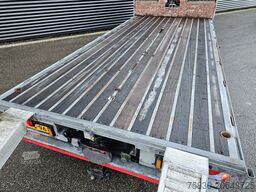 MAN TGL 12.220 / HIAB CRANE / MACHINE TRANSPORT