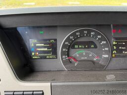 Volvo FM 330 6x2 CLOSED BOX 9m10 - LIFT + STEERING AX...