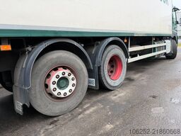 Volvo FM 330 6x2 CLOSED BOX 9m10 - LIFT + STEERING AX...