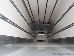 Lamberet refrigerated semi-trailer / Carrier