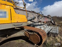 Volvo EC460LC excavator w/ 2 buckets and long boom