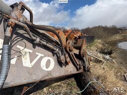 Volvo EC460LC excavator w/ 2 buckets and long boom