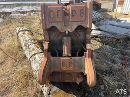 Volvo EC460LC excavator w/ 2 buckets and long boom
