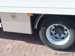 DAF LF 210 FA Bakwagen + Dhollandia 2000 kg klep ex...
