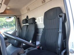 DAF LF 210 FA Bakwagen + Dhollandia 2000 kg klep ex...